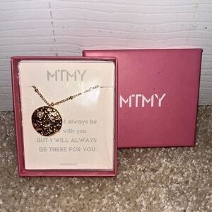 Gold Tone Pendant Necklace